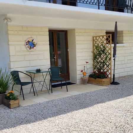 Le Pre Pigeon 86250 Charroux Vienne Bed & Breakfast Exterior photo